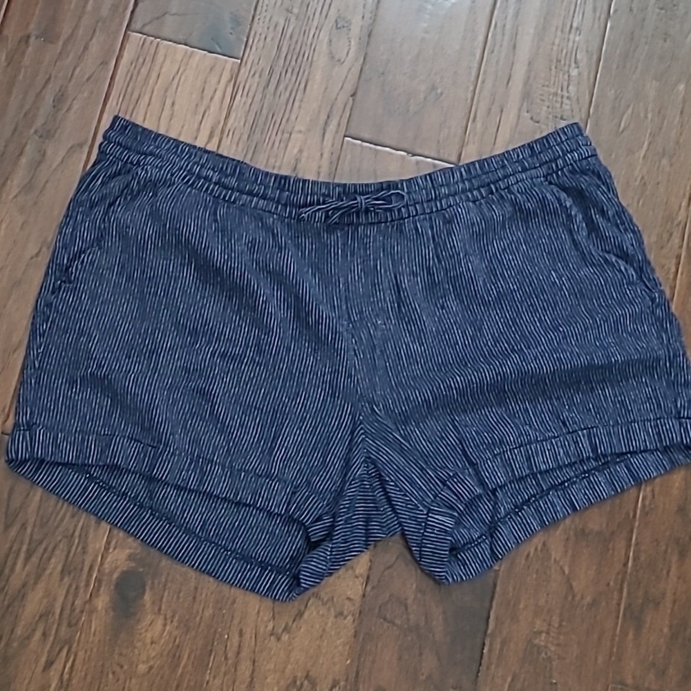 Old Navy Women's Navy Blue & White Pinstripe Pullon Shorts size XXL